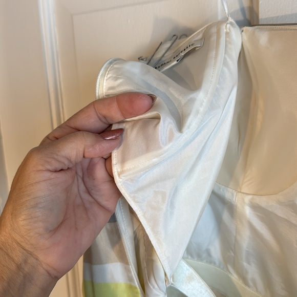 Beautiful Banana Republic Women’s Strapless Silk Dress Size 14 colorful stripes! - Picture 10 of 15